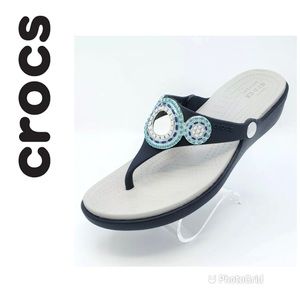Crocs Sanrah Women’s Embellish Diamante Navy White Wedge Thong Sandals Sz 6W EUC